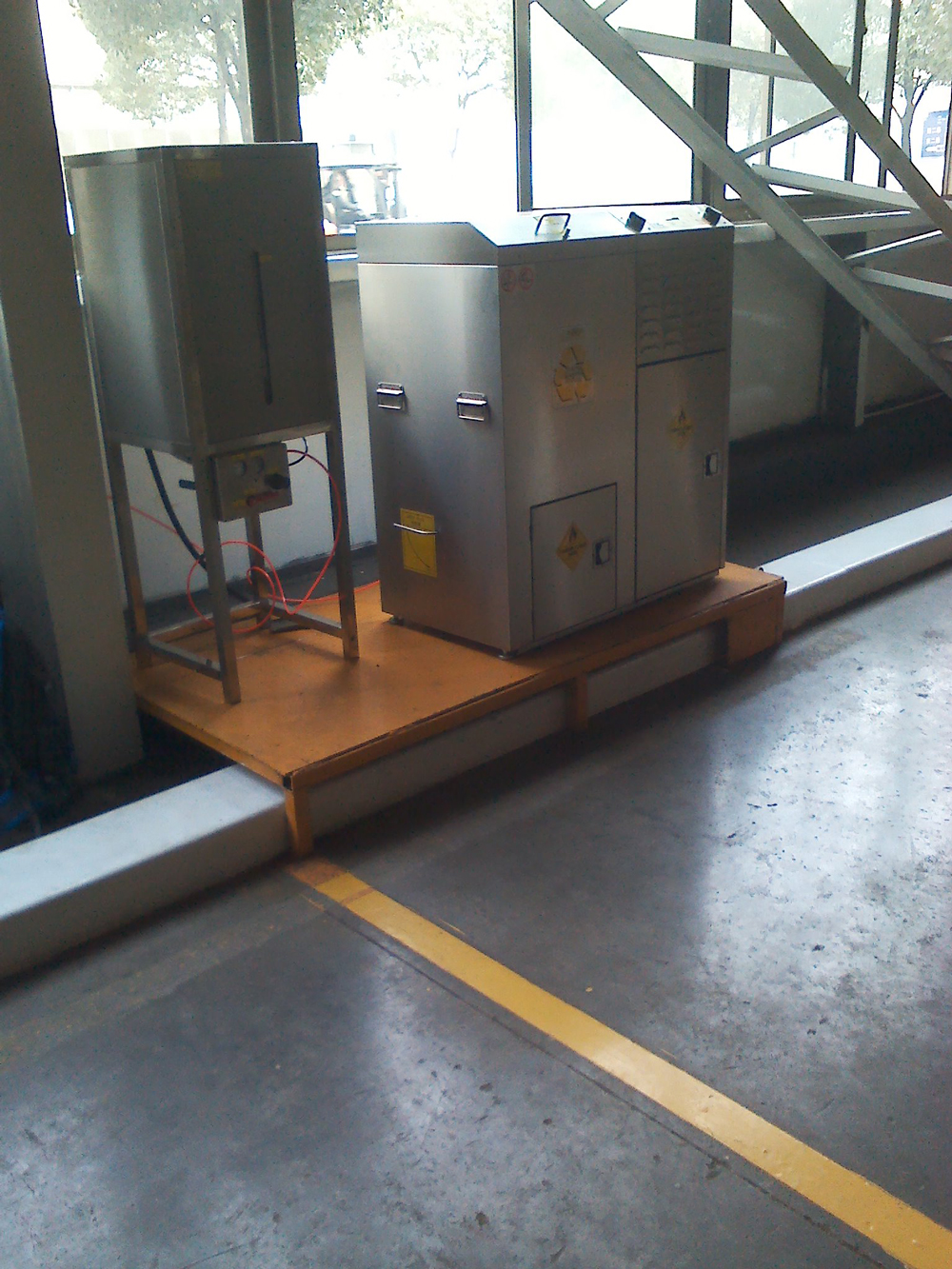 URS2000（80升）溶劑回收機(jī)+真空減壓罐